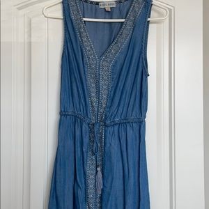 NWOT Knox Rose Chambray Dress. Size S